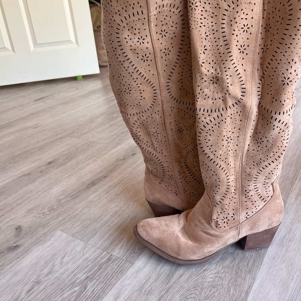 Very G Tan Heeled Boots
